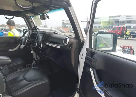 2014 Jeep Wrangler Unlimited Polar Edition из США, поврежденный, VIN 1C4HJWEG6EL196640